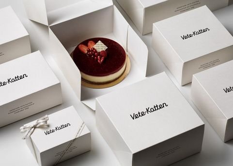 Dessert boxes with logos