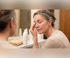 Natural Treatment for Blepharitis featuring eyelid hygiene and supportive care tips to help manage eyelid swelling and irritation.